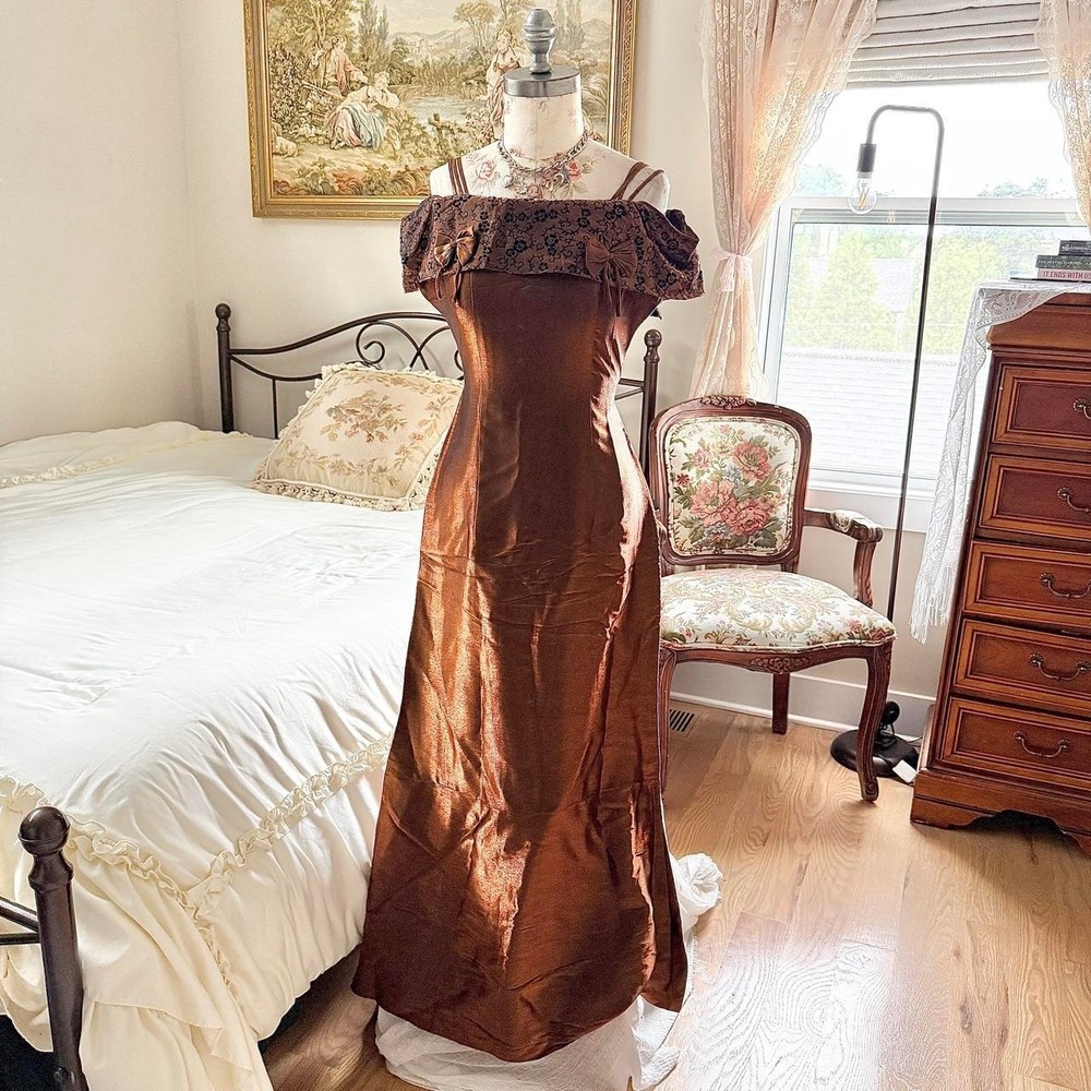 brown romantic prom dress Y2K fits like medium to large formal dress